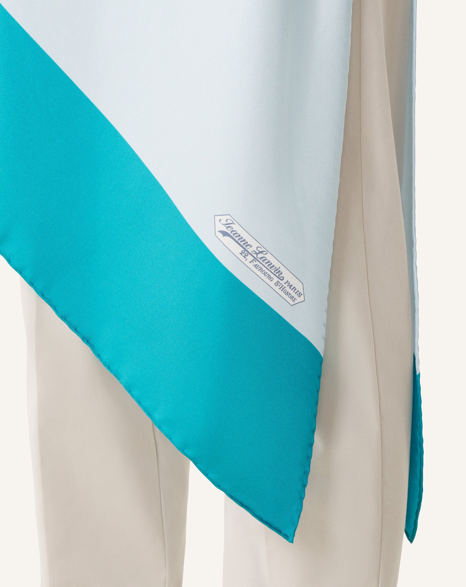 GRAPHIC PRINT SILK TOP - Image 5