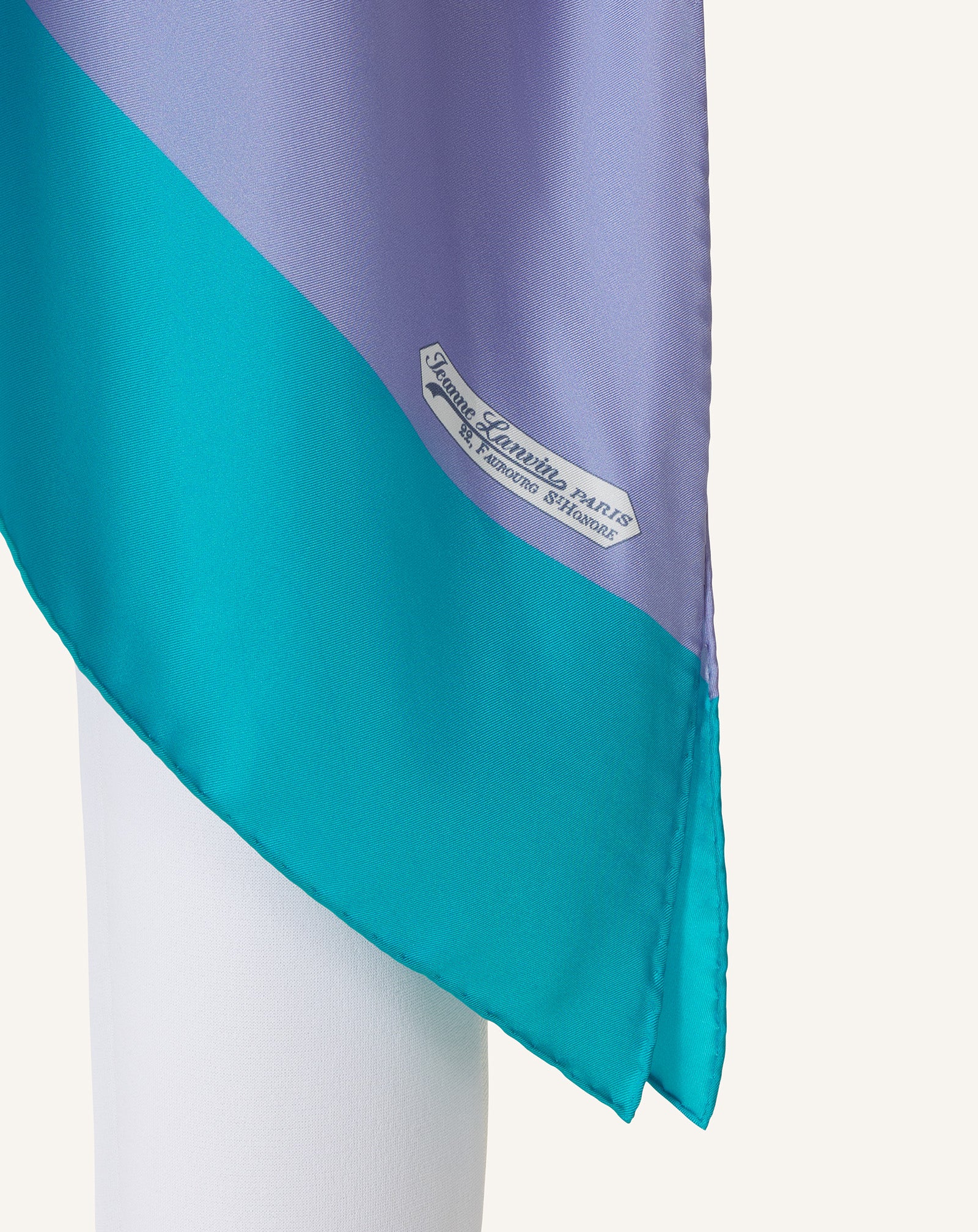 GRAPHIC PRINT SILK TOP - Image 6